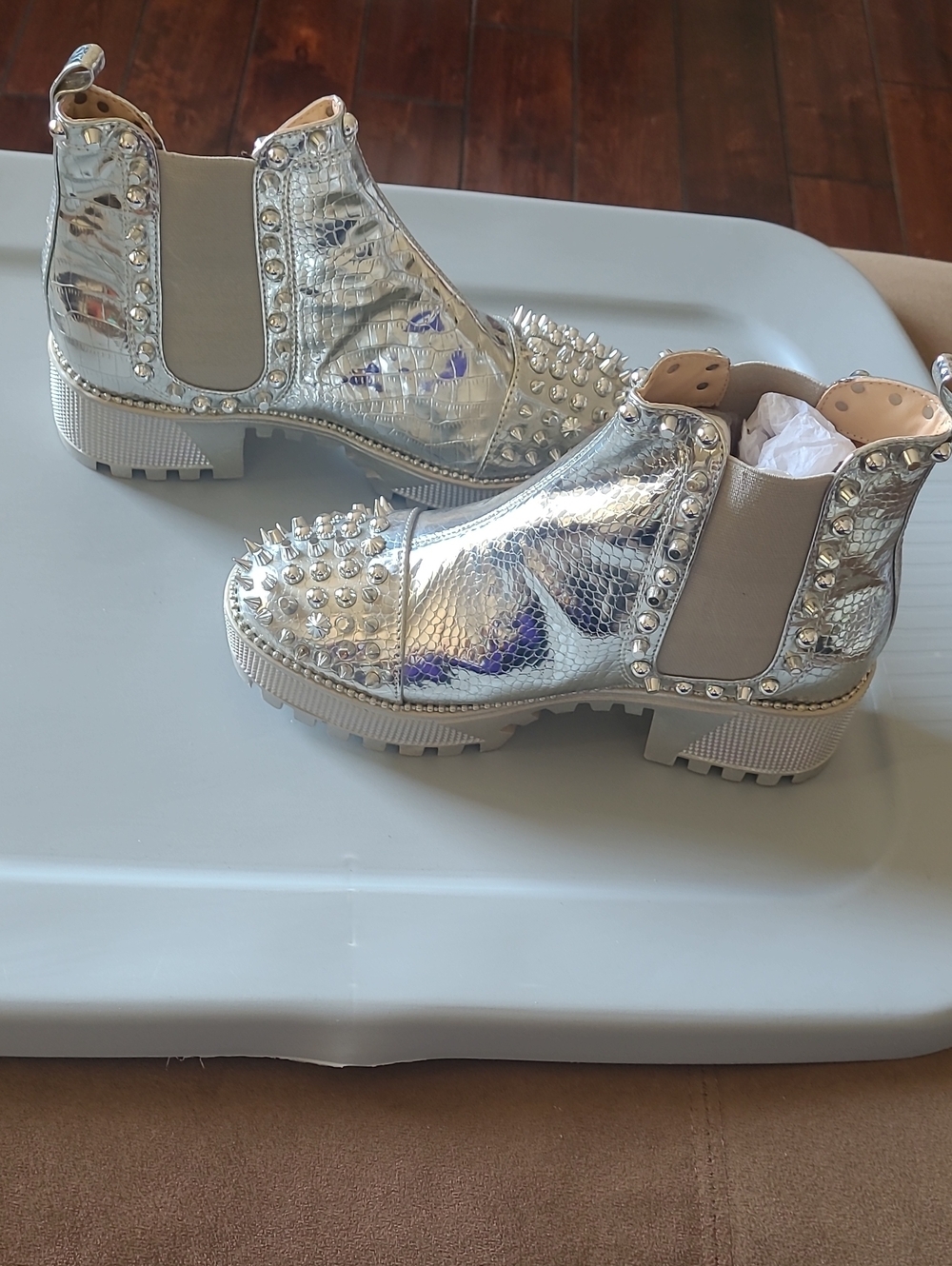 Cape Robbin Silver Studded Metallic Chelsea Boots - Women's Size 7 NWOT